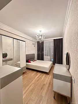 Satılır 3 otaqlı mənzil 105 m²