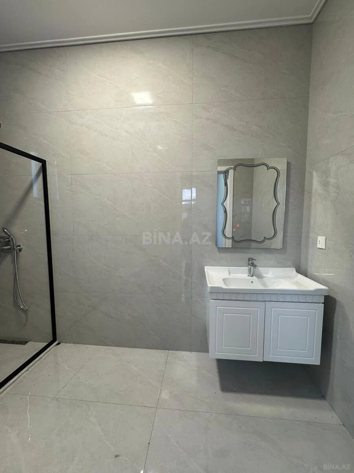 Satılır 4 otaqlı həyət evi 240 m²