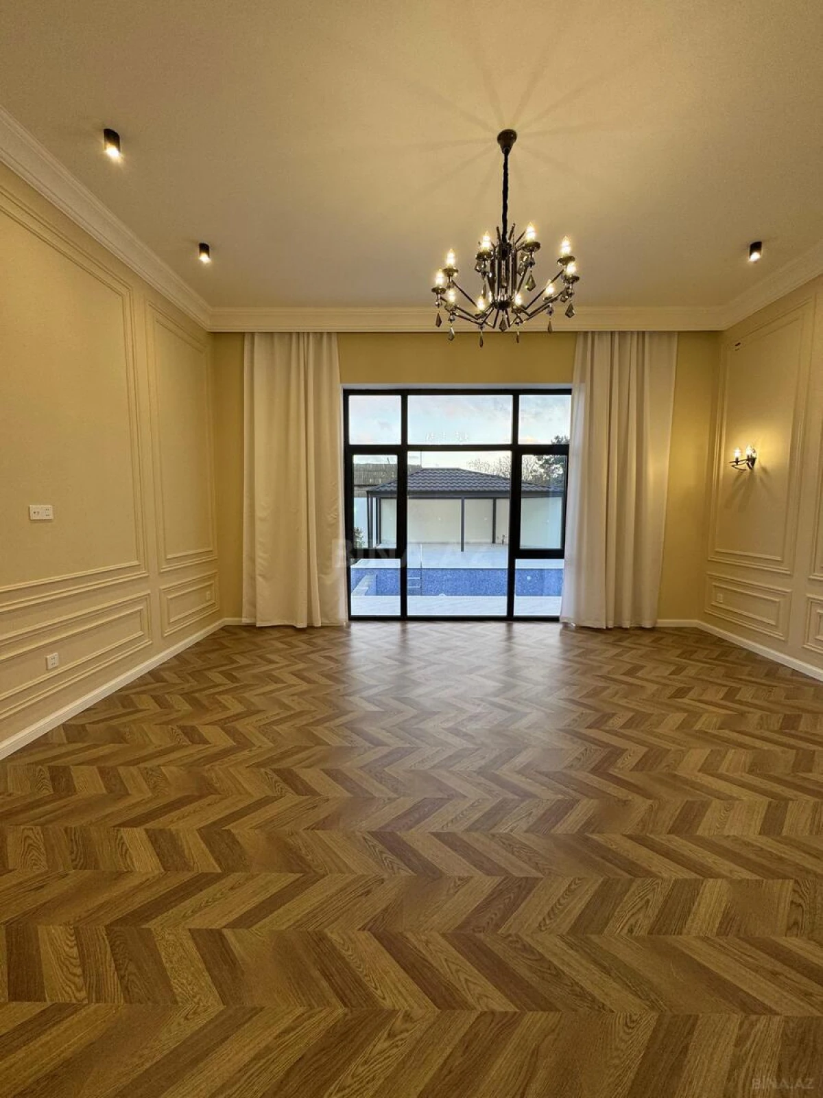 Satılır 4 otaqlı həyət evi 240 m²