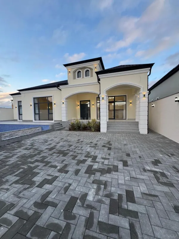 Satılır 4 otaqlı həyət evi 240 m²