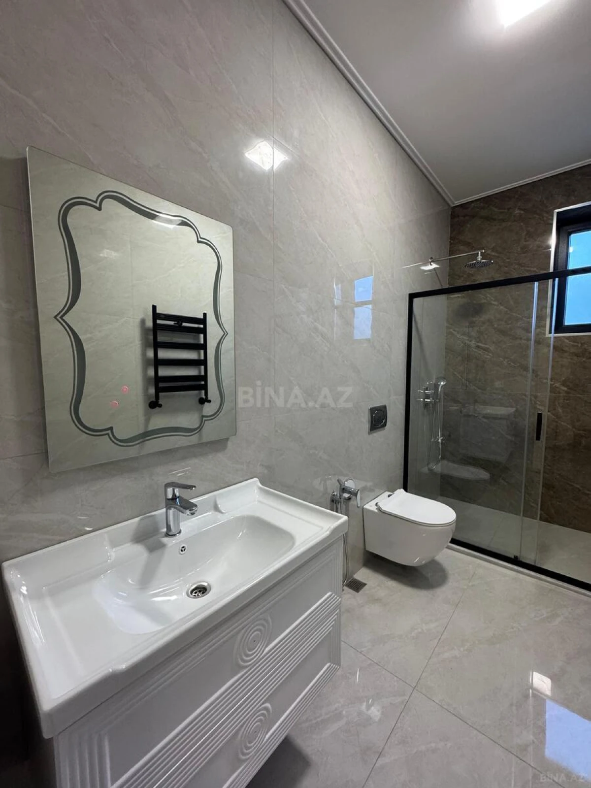 Satılır 4 otaqlı həyət evi 240 m²