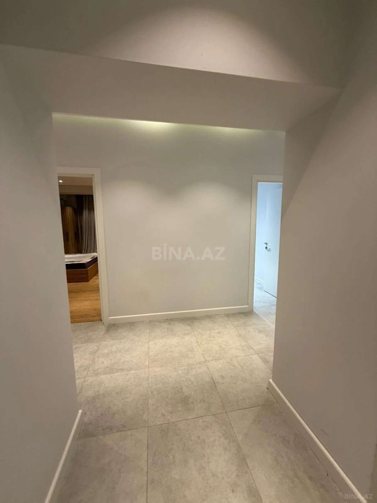 Kirayə verilir 2 otaqlı mənzil 95 m²