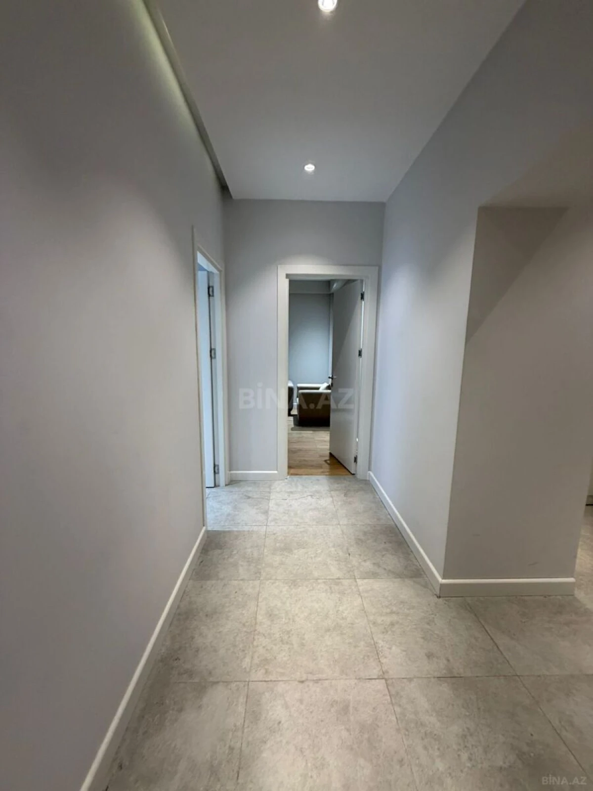 Kirayə verilir 2 otaqlı mənzil 95 m²