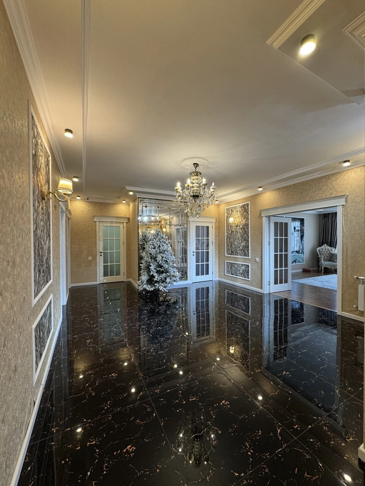 Satılır 3 otaqlı mənzil 170 m²