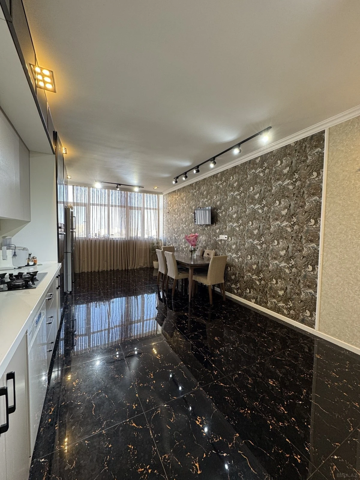 Satılır 3 otaqlı mənzil 170 m²