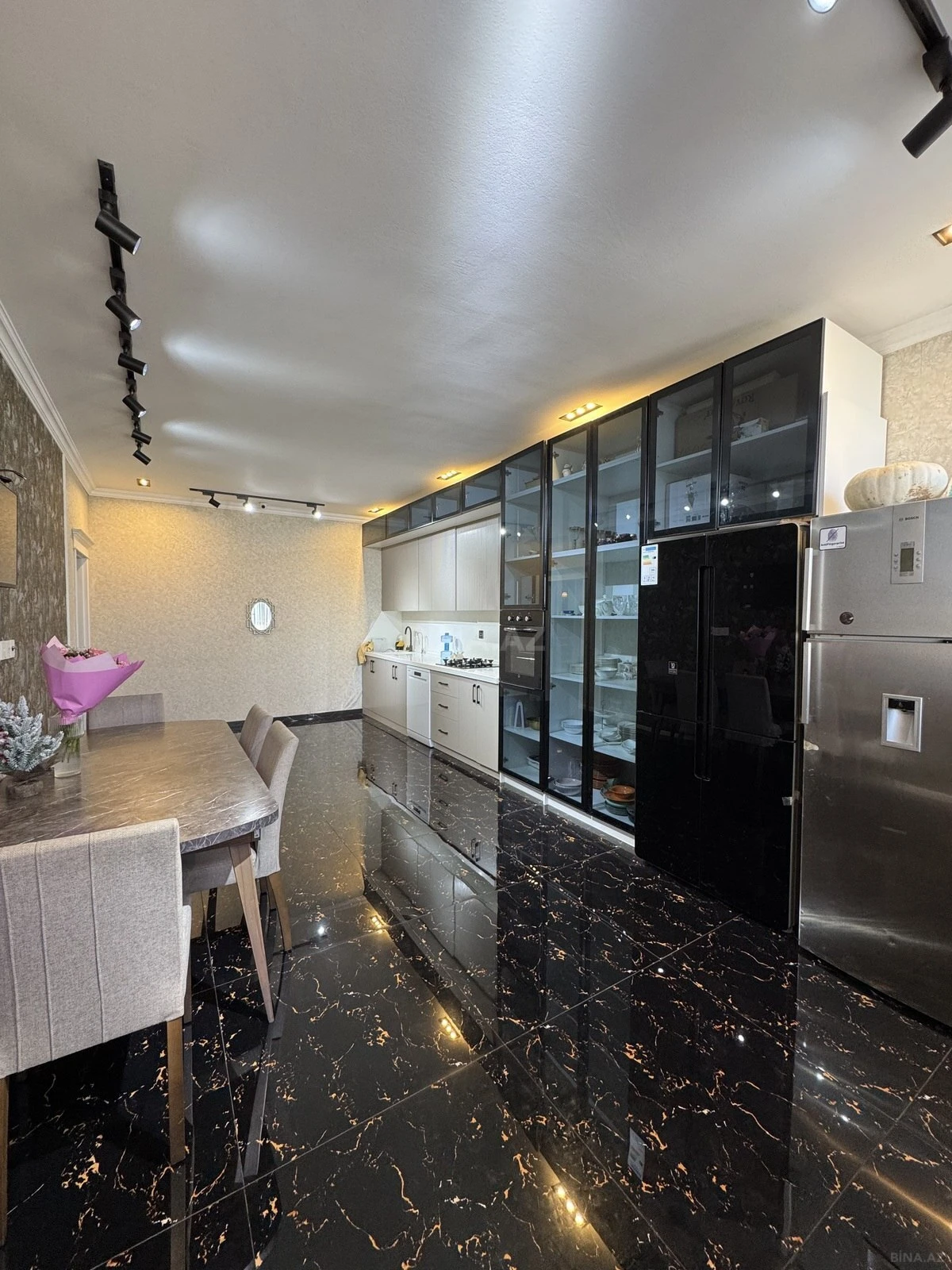 Satılır 3 otaqlı mənzil 170 m²