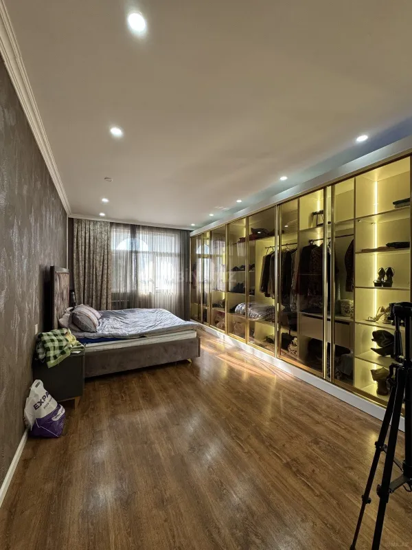 Satılır 3 otaqlı mənzil 170 m²