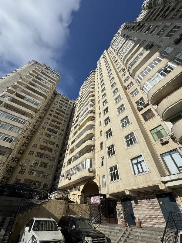 Satılır 3 otaqlı mənzil 170 m²
