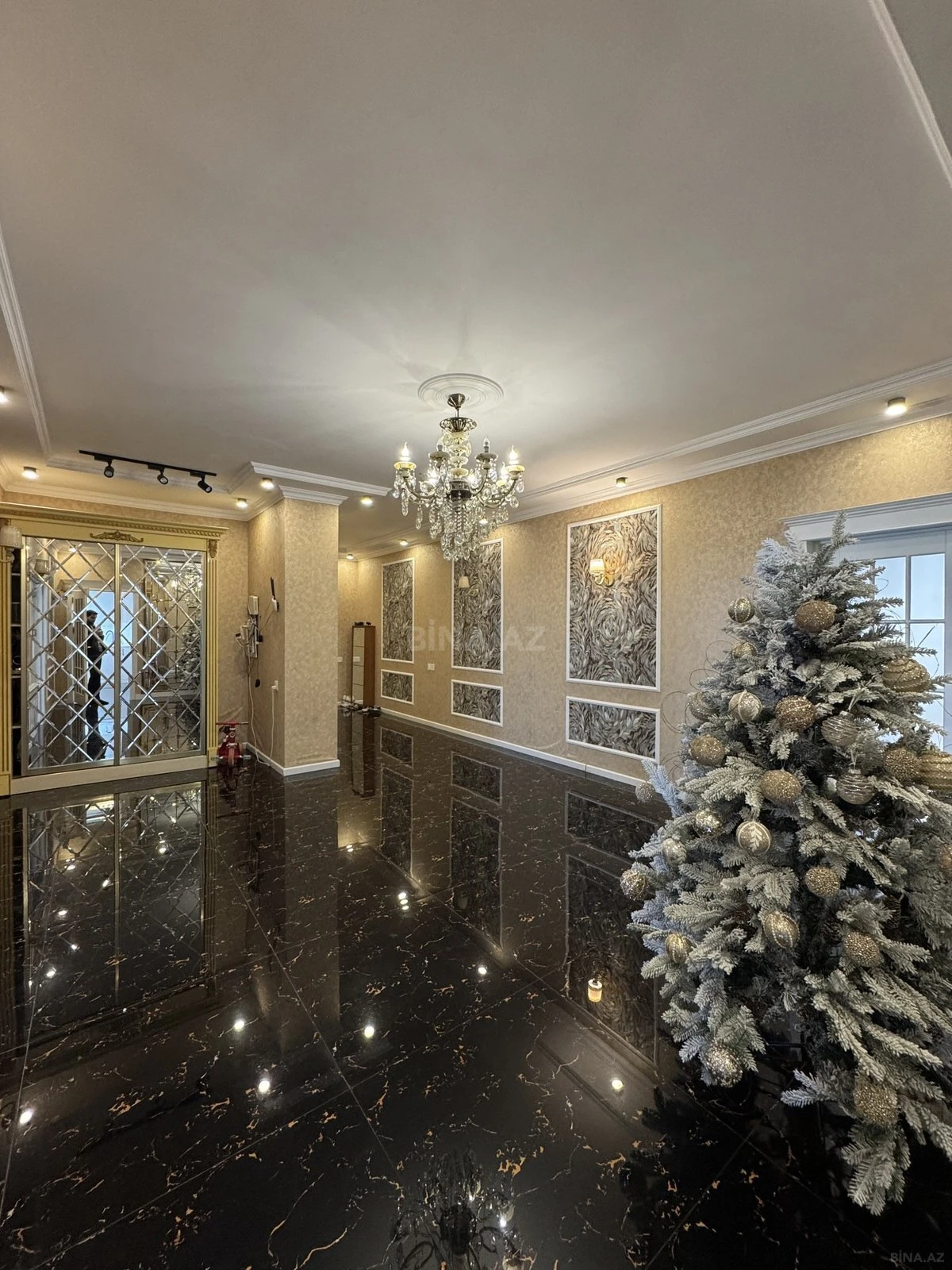 Satılır 3 otaqlı mənzil 170 m²