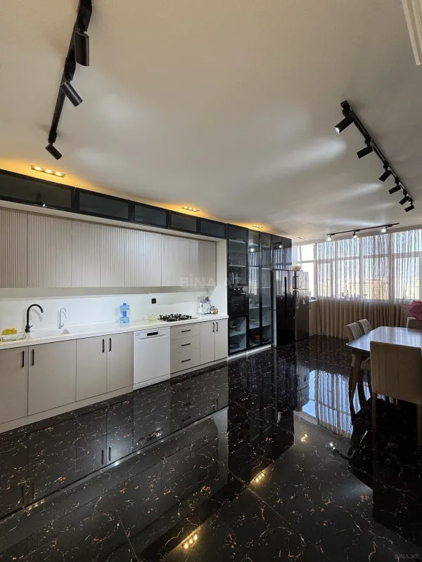 Satılır 3 otaqlı mənzil 170 m²