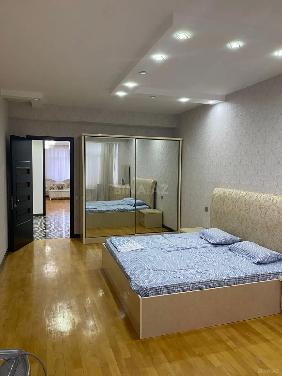 Satılır 3 otaqlı mənzil 136 m²