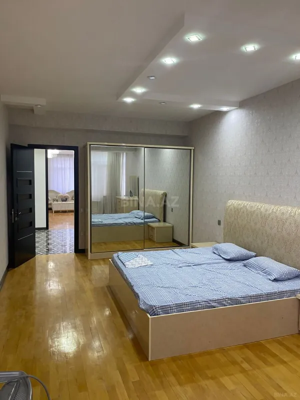 Satılır 3 otaqlı mənzil 136 m²