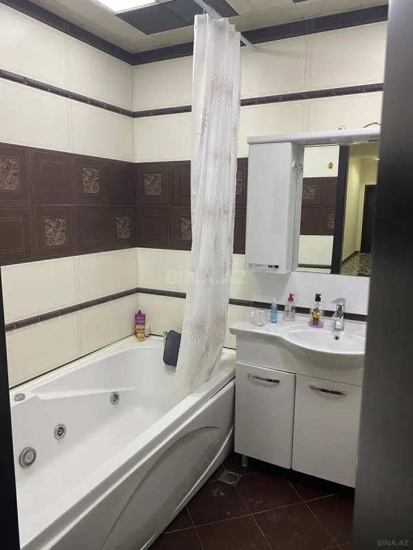 Satılır 3 otaqlı mənzil 136 m²