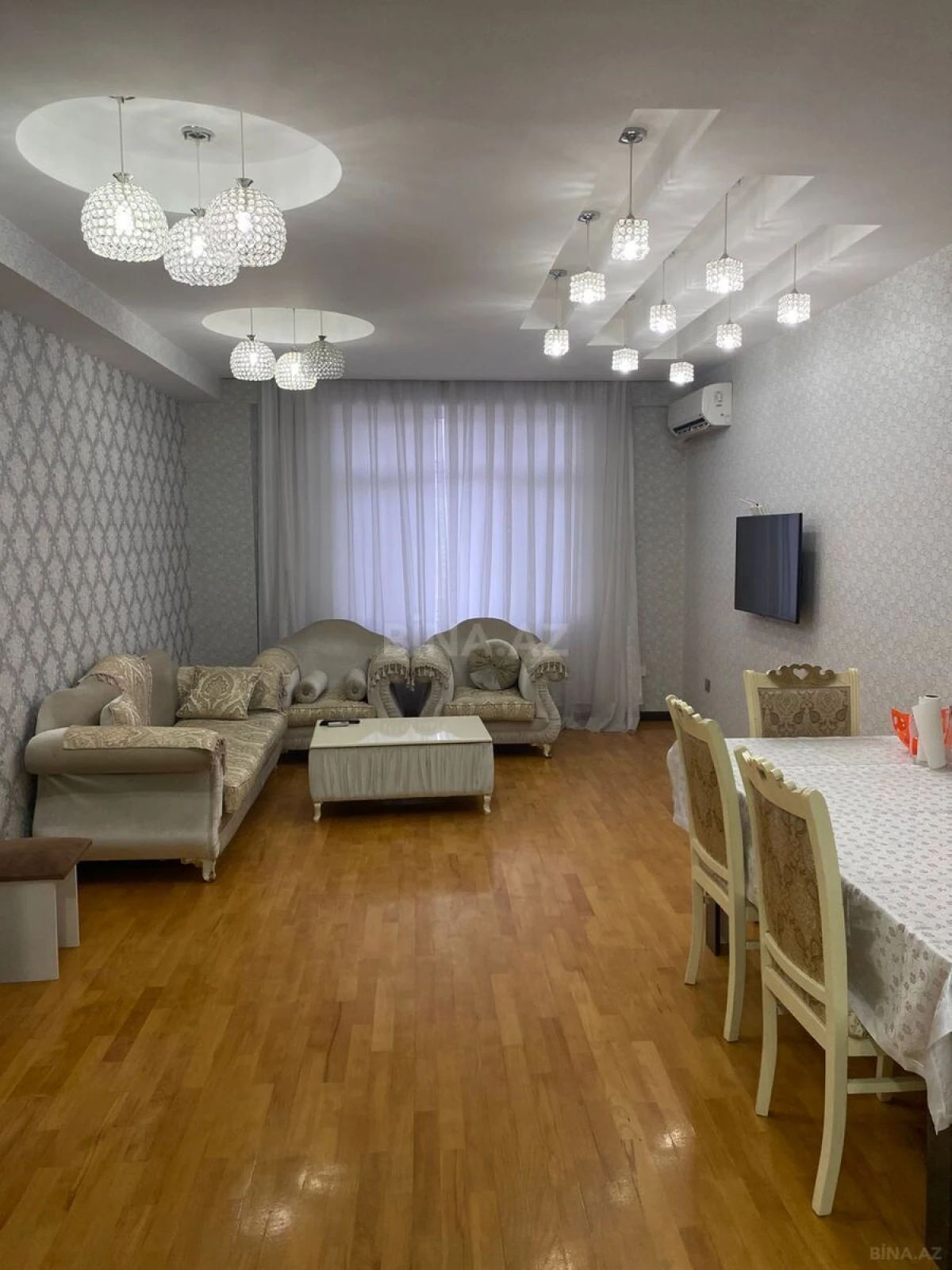 Satılır 3 otaqlı mənzil 136 m²