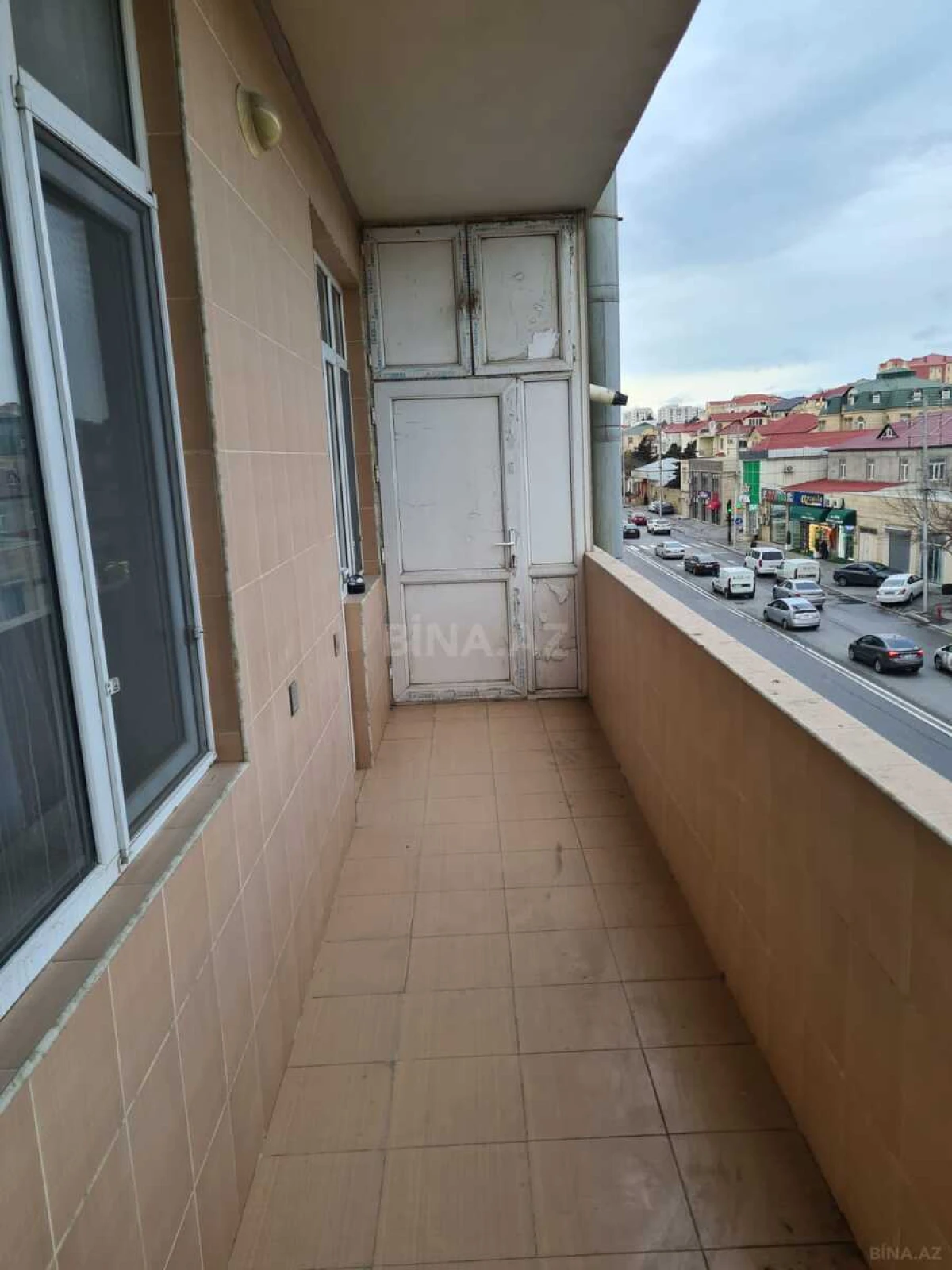 Satılır 3 otaqlı mənzil 136 m²