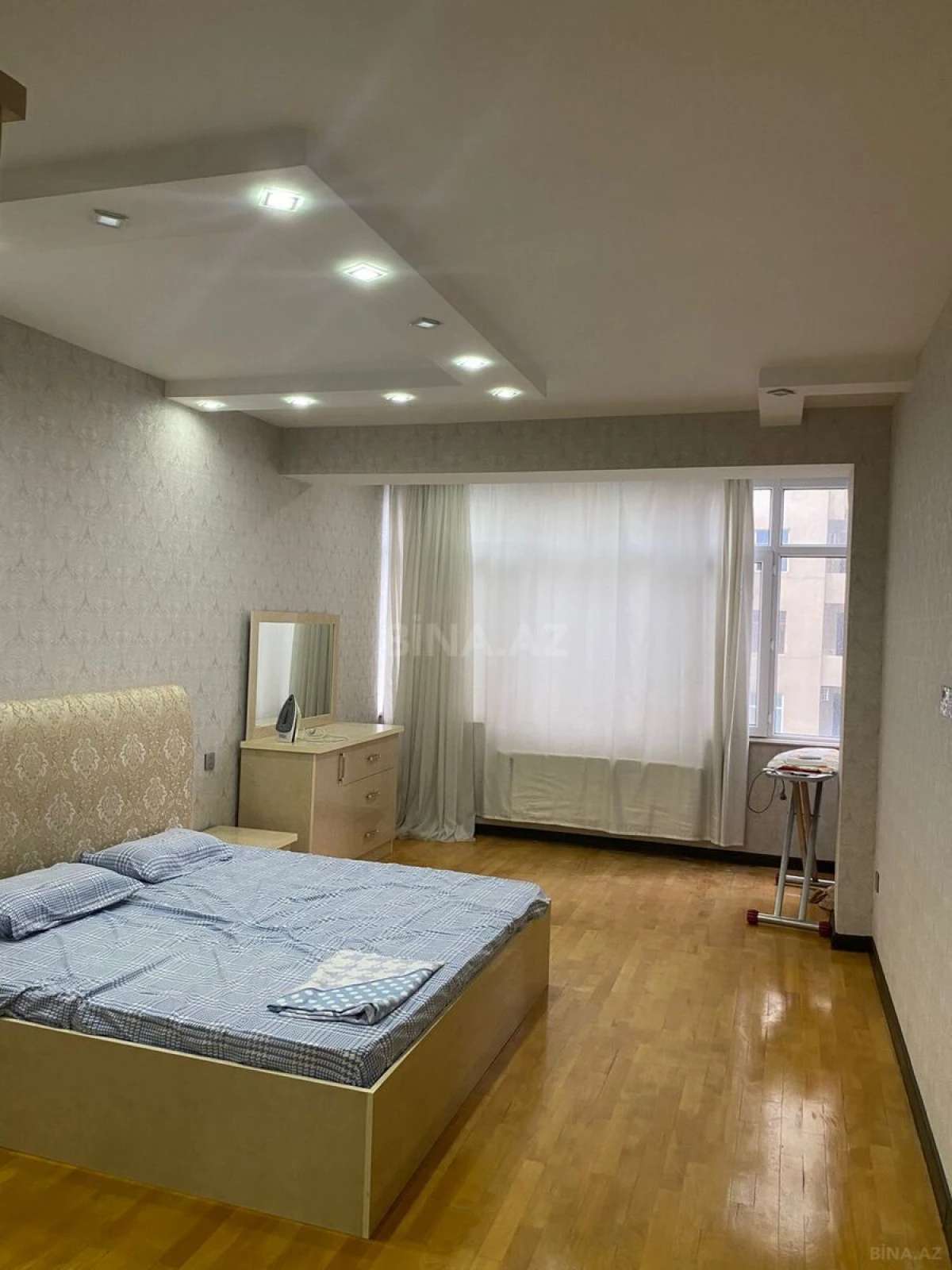 Satılır 3 otaqlı mənzil 136 m²