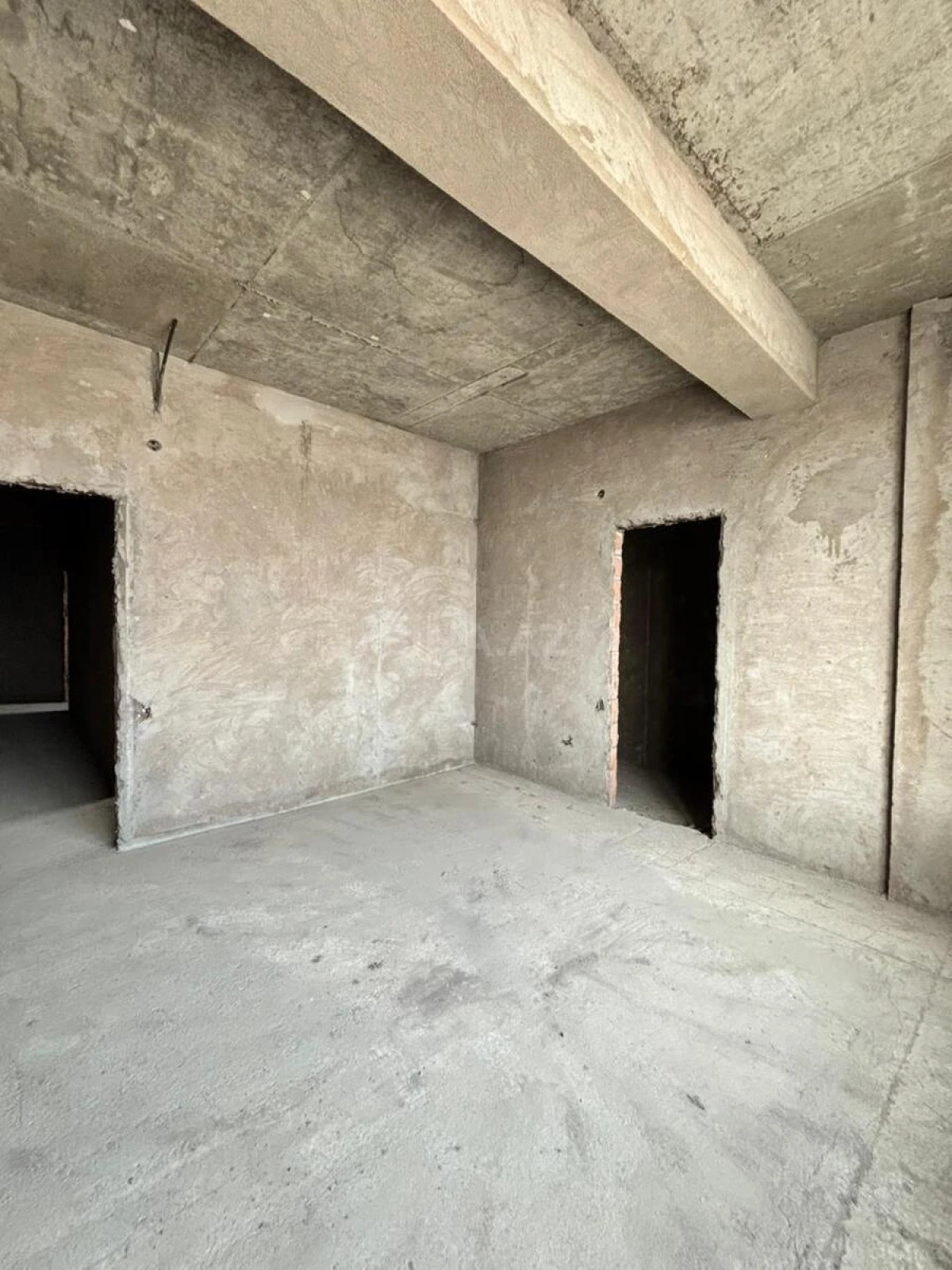 Satılır 4 otaqlı mənzil 230 m²