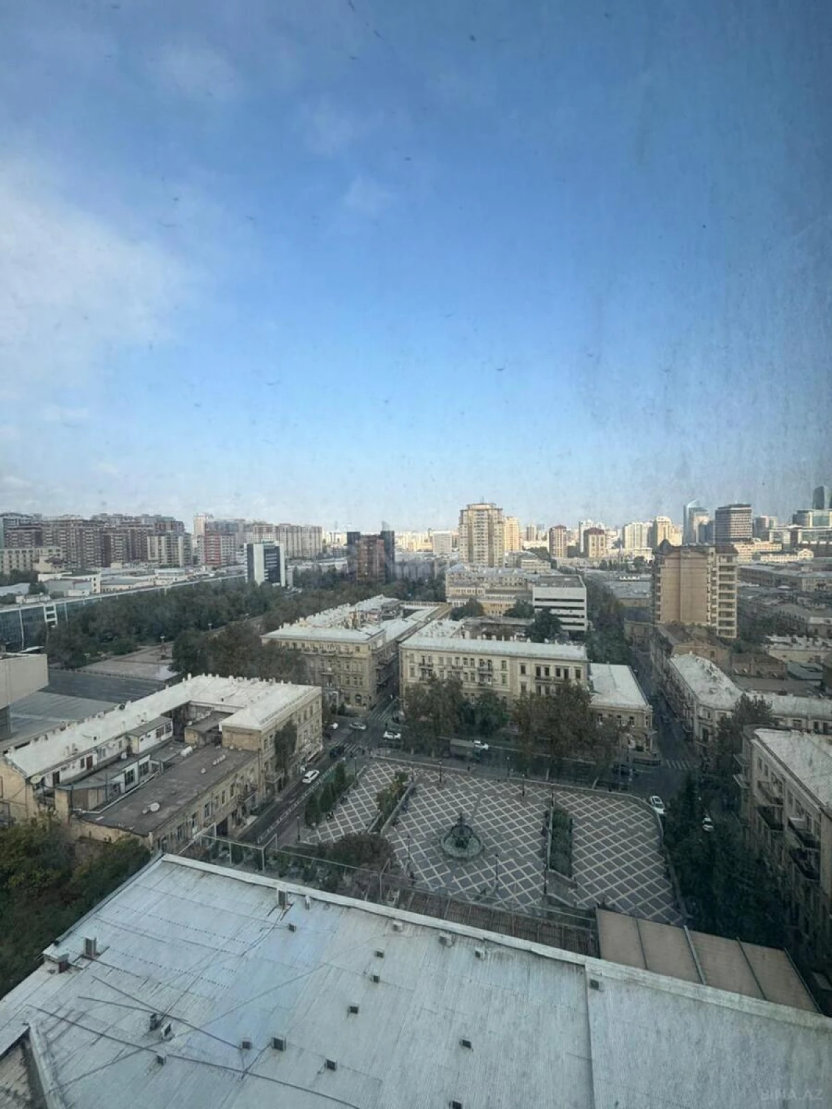 Satılır 4 otaqlı mənzil 230 m²