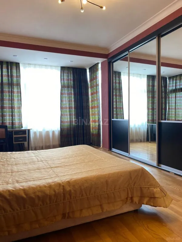 Satılır 3 otaqlı mənzil 126 m²