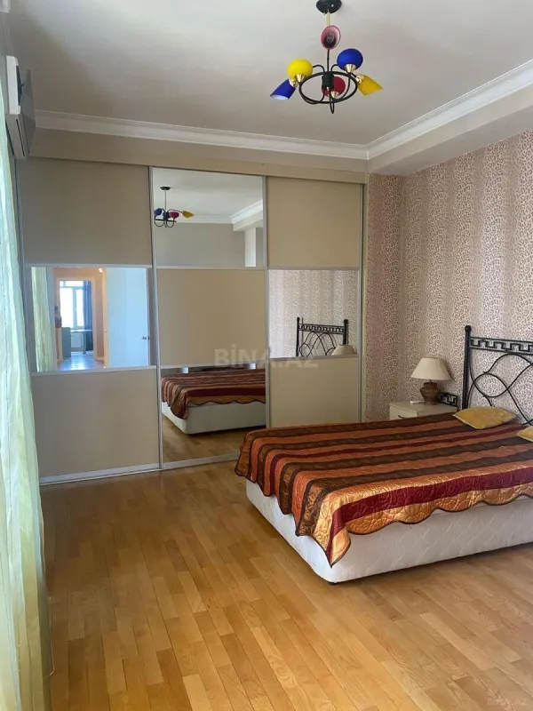 Satılır 3 otaqlı mənzil 126 m²