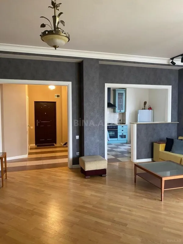 Satılır 3 otaqlı mənzil 126 m²