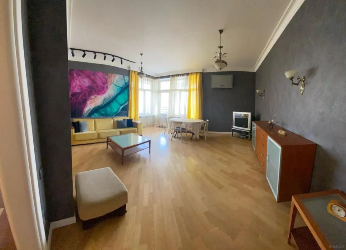 Satılır 3 otaqlı mənzil 126 m²