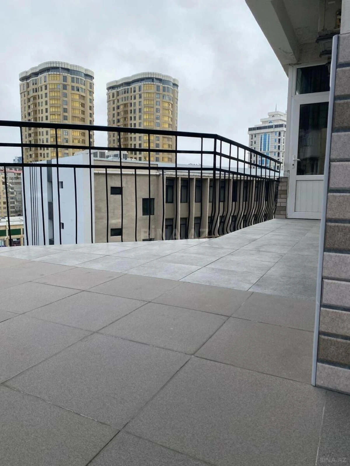 Satılır 3 otaqlı mənzil 126 m²