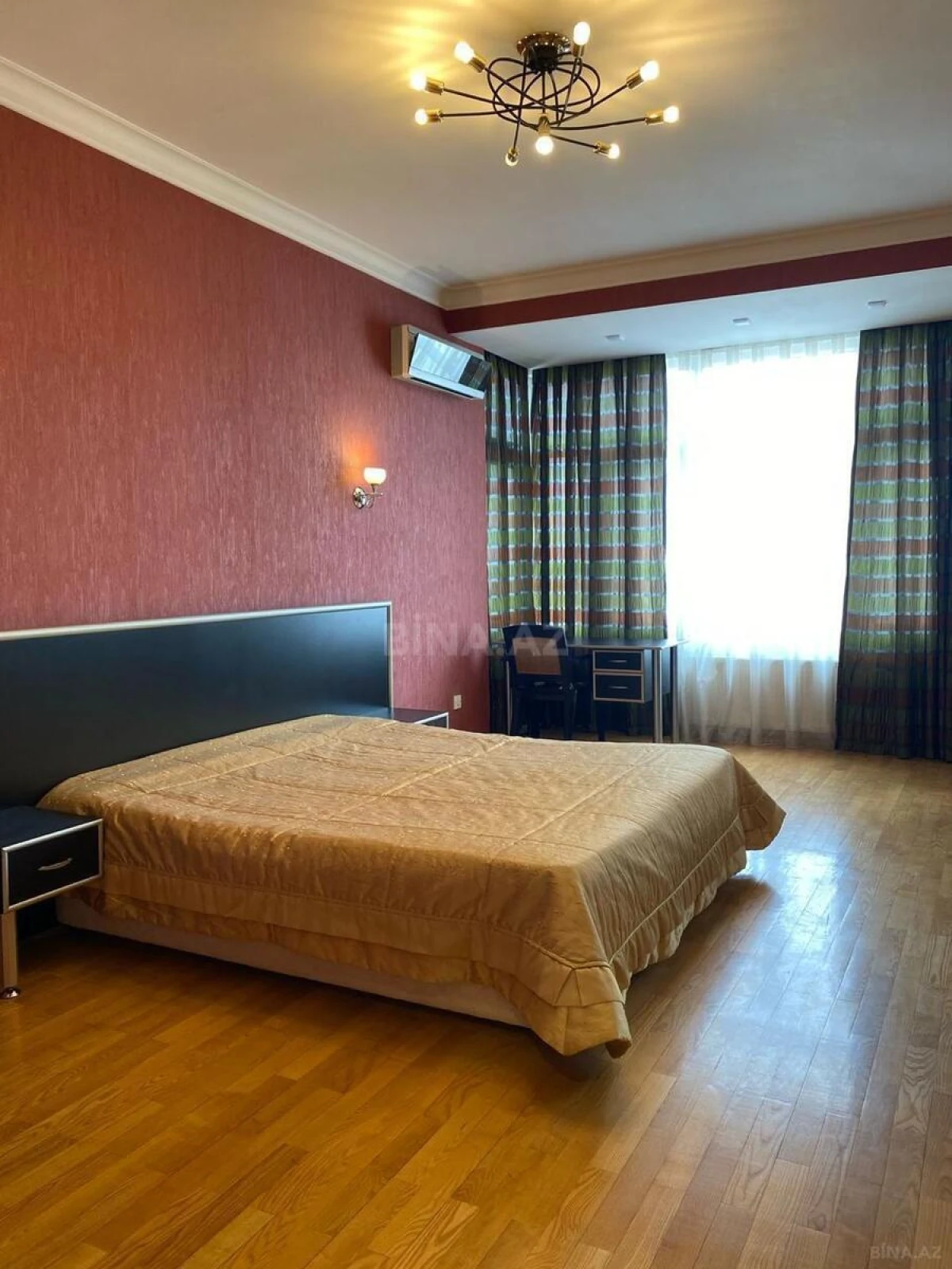 Satılır 3 otaqlı mənzil 126 m²