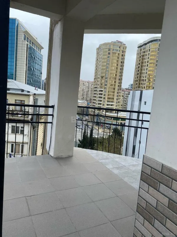 Satılır 3 otaqlı mənzil 126 m²