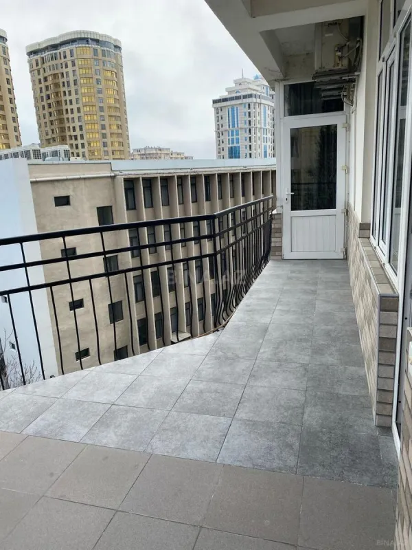 Satılır 3 otaqlı mənzil 126 m²