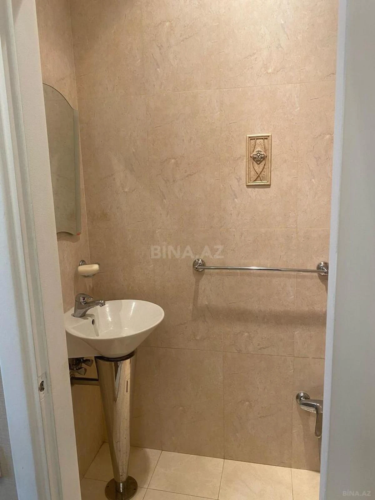 Satılır 3 otaqlı mənzil 126 m²