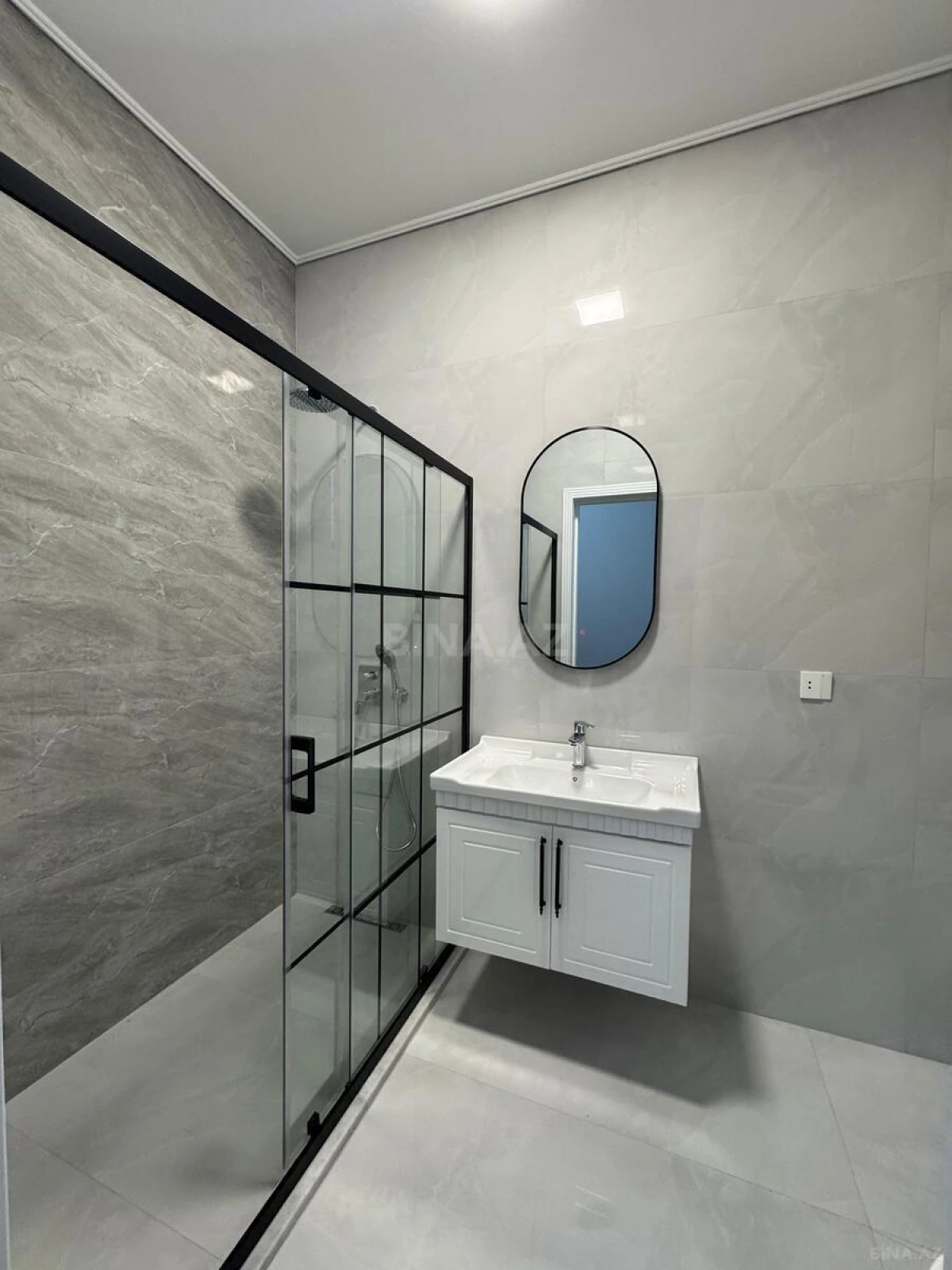 Satılır 5 otaqlı həyət evi 240 m²