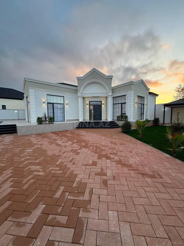 Satılır 5 otaqlı həyət evi 240 m²