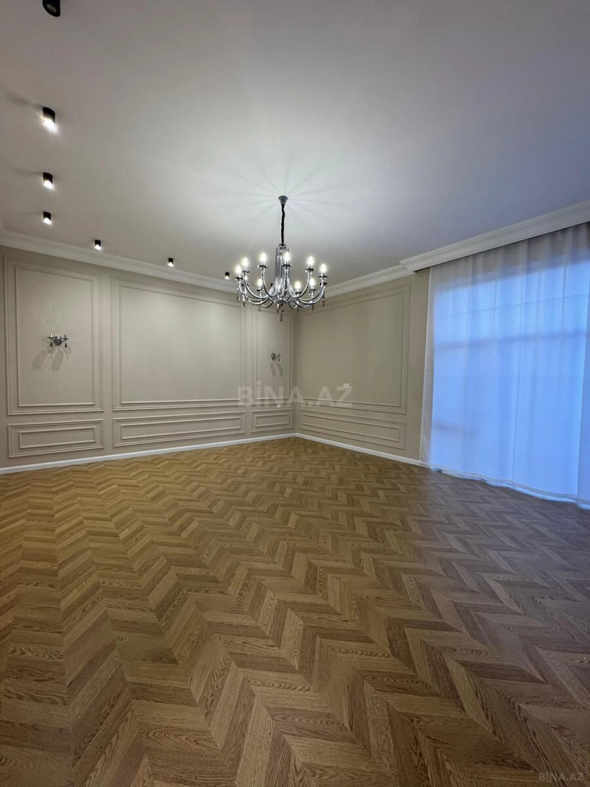 Satılır 5 otaqlı həyət evi 240 m²
