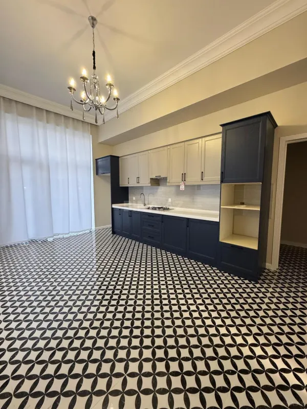 Satılır 5 otaqlı həyət evi 240 m²