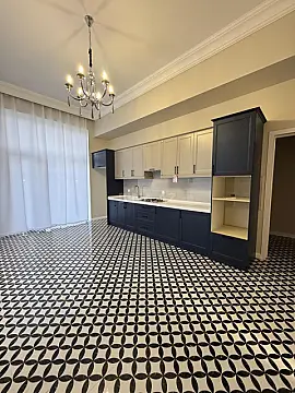 Satılır 5 otaqlı həyət evi 240 m²