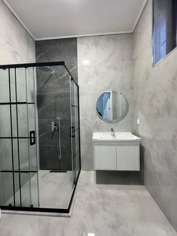 Satılır 5 otaqlı həyət evi 240 m²