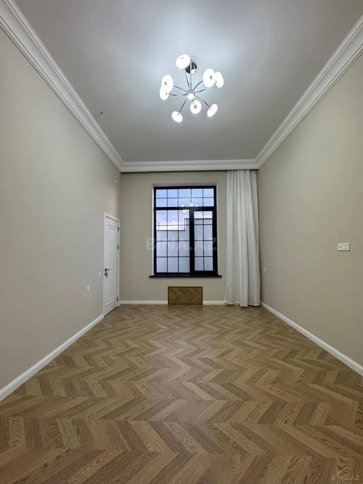Satılır 5 otaqlı həyət evi 240 m²