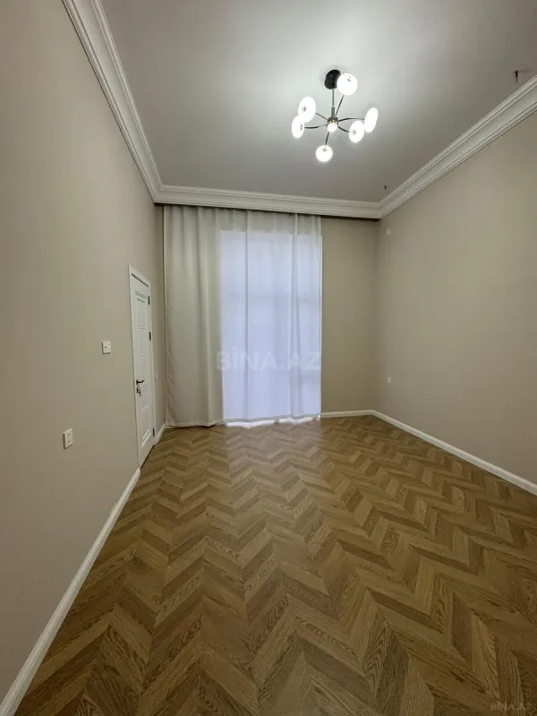 Satılır 5 otaqlı həyət evi 240 m²