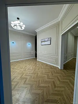 Satılır 5 otaqlı həyət evi 240 m²