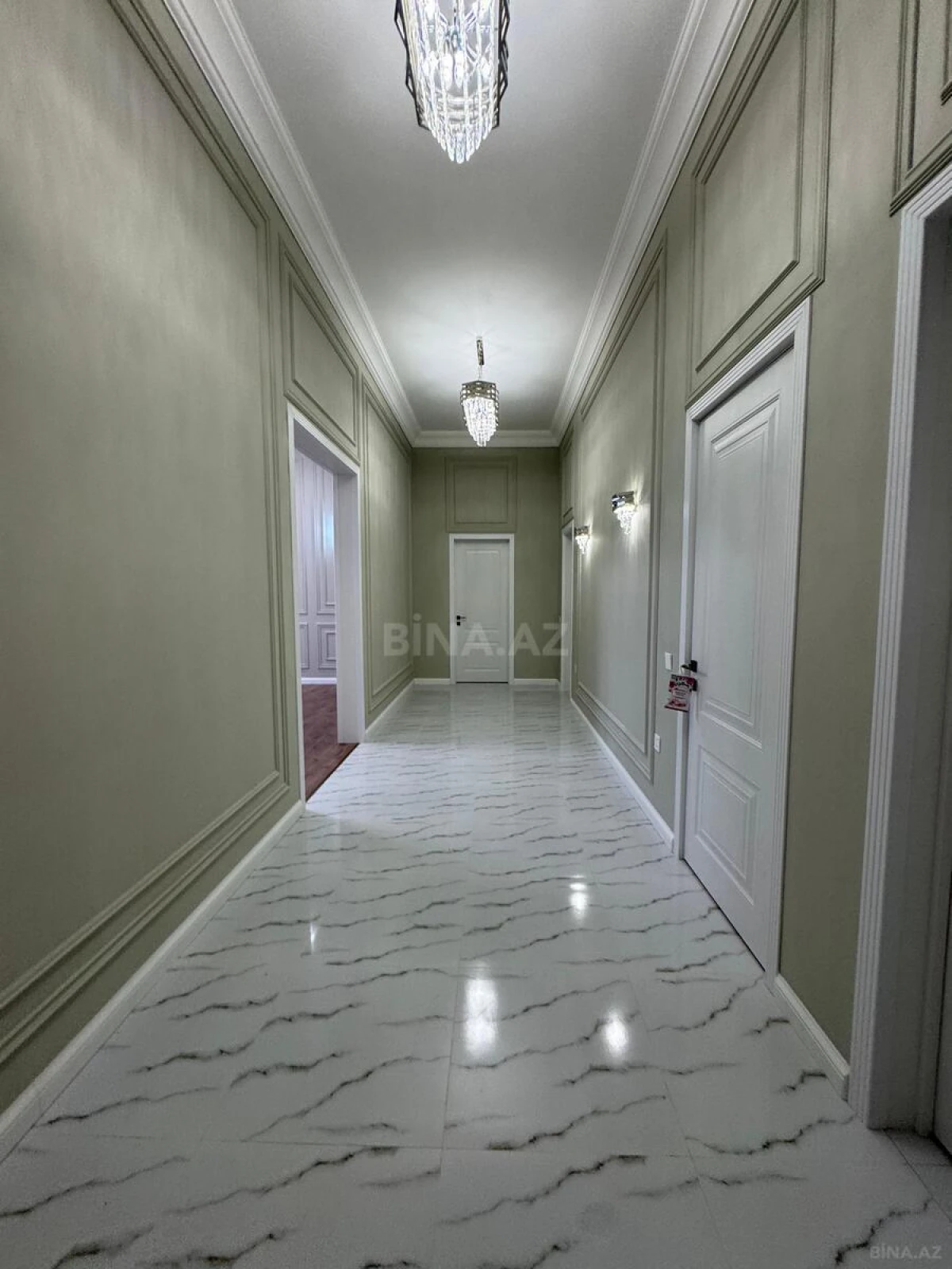 Satılır 4 otaqlı həyət evi 240 m²