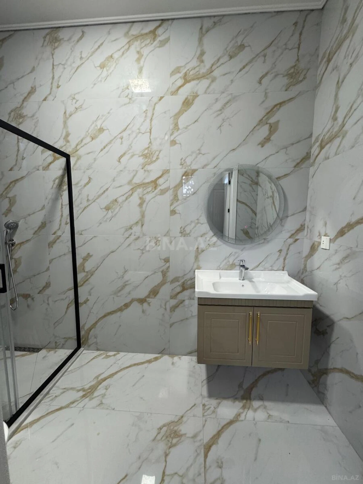 Satılır 4 otaqlı həyət evi 240 m²