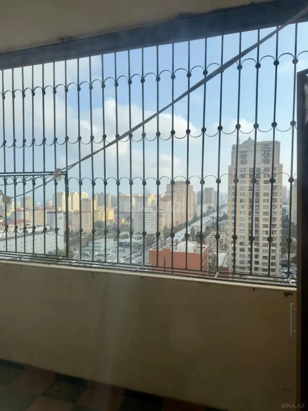 Satılır 3 otaqlı mənzil 128 m²
