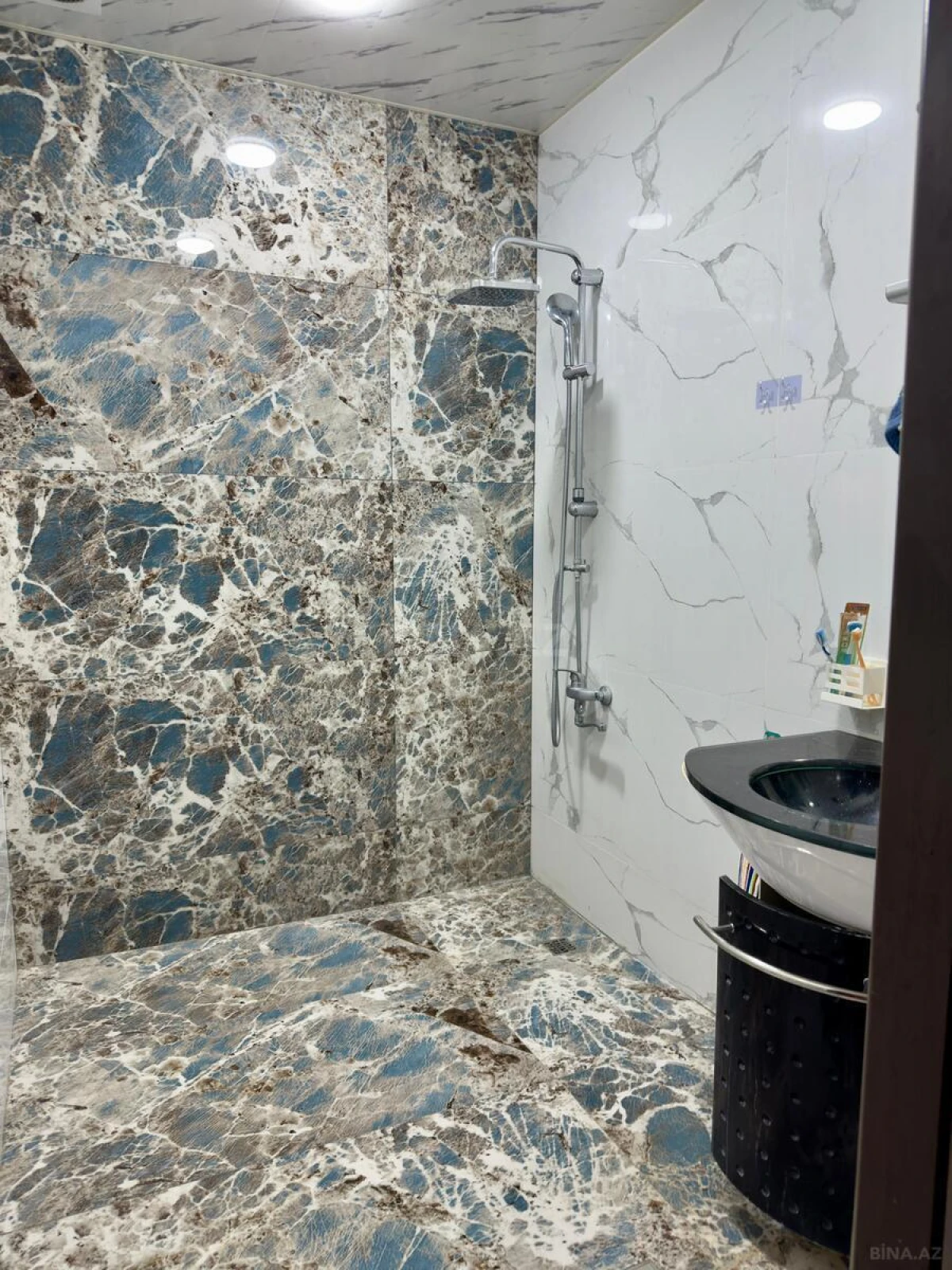 Satılır 3 otaqlı mənzil 128 m²