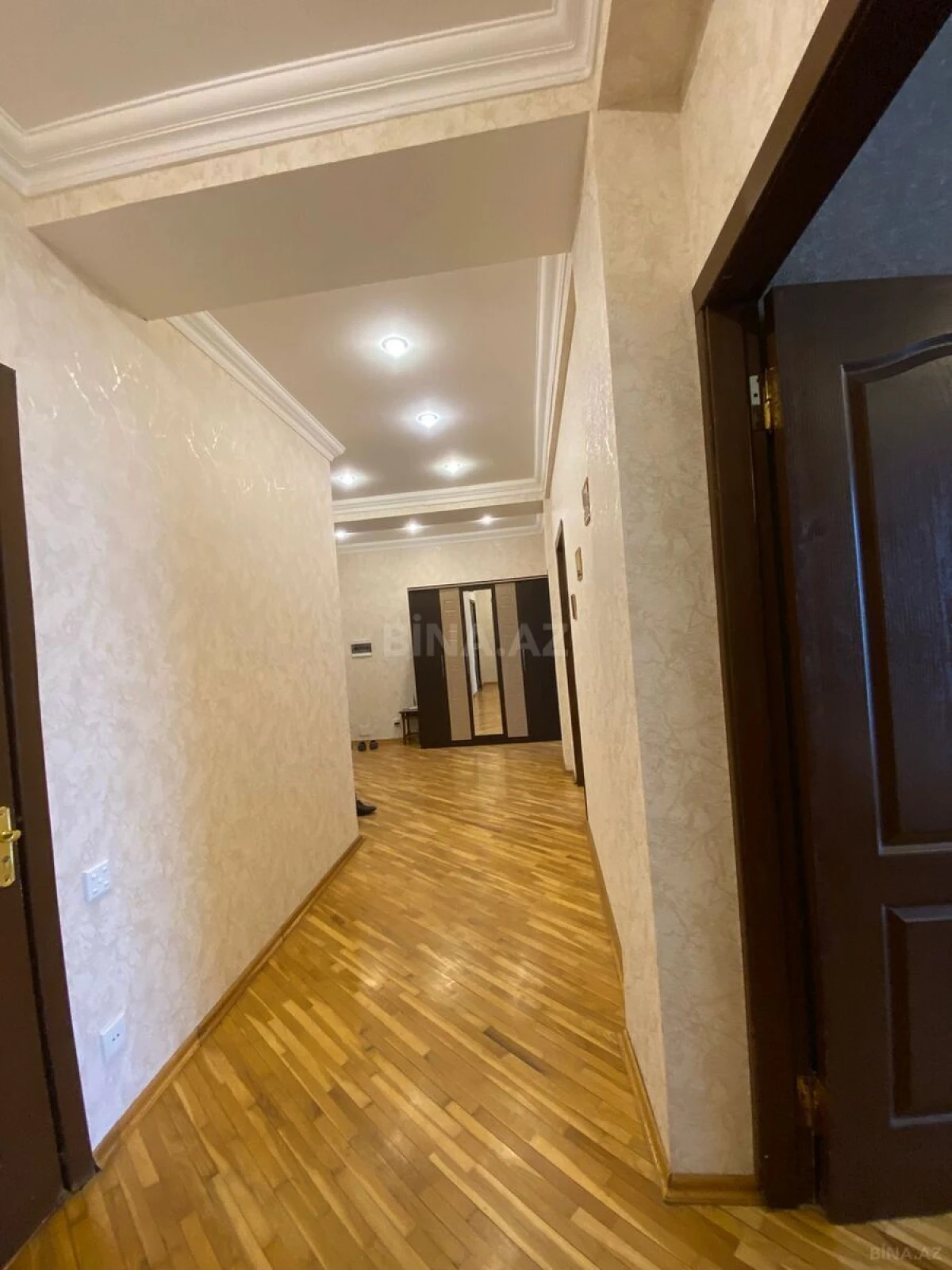 Satılır 2 otaqlı mənzil 92 m²