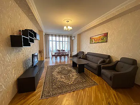Satılır 2 otaqlı mənzil 92 m²