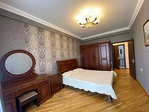 Satılır 2 otaqlı mənzil 92 m²