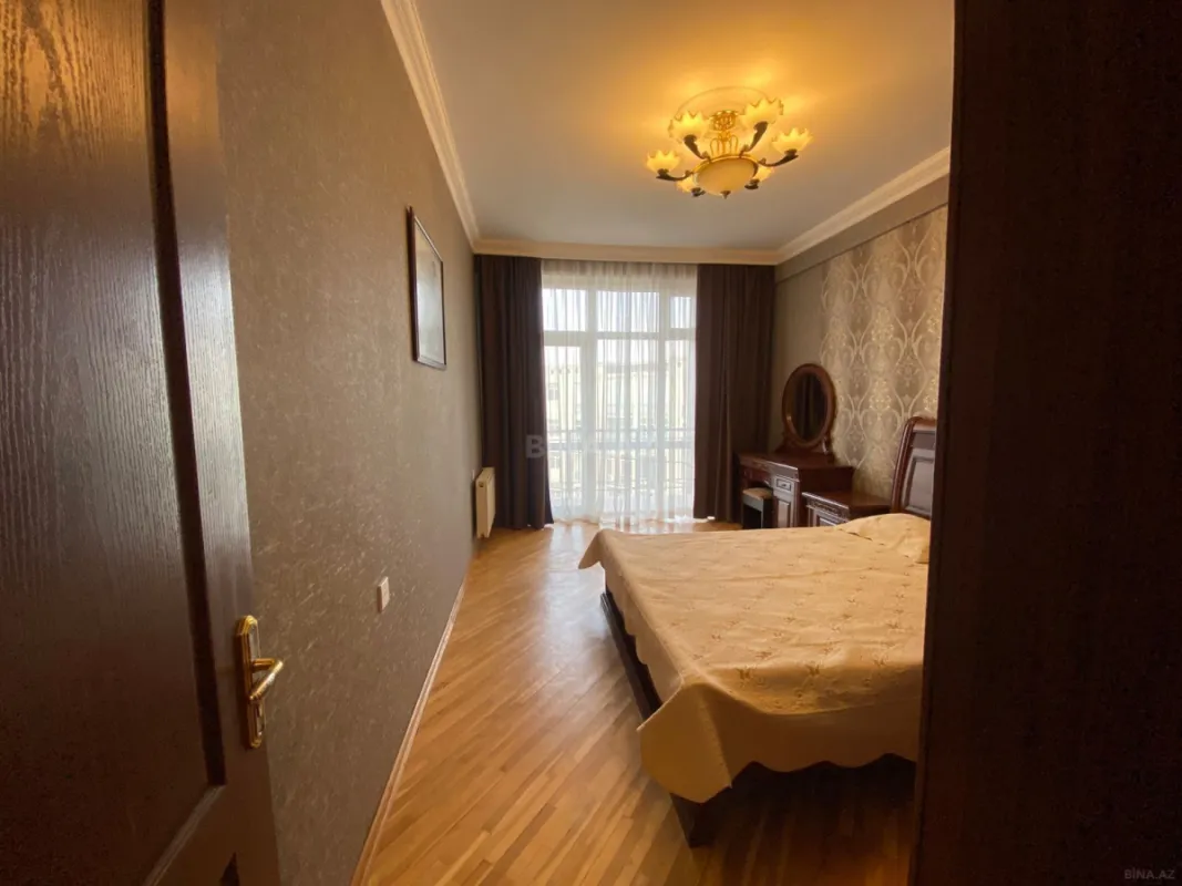 Satılır 2 otaqlı mənzil 92 m²
