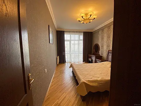 Satılır 2 otaqlı mənzil 92 m²