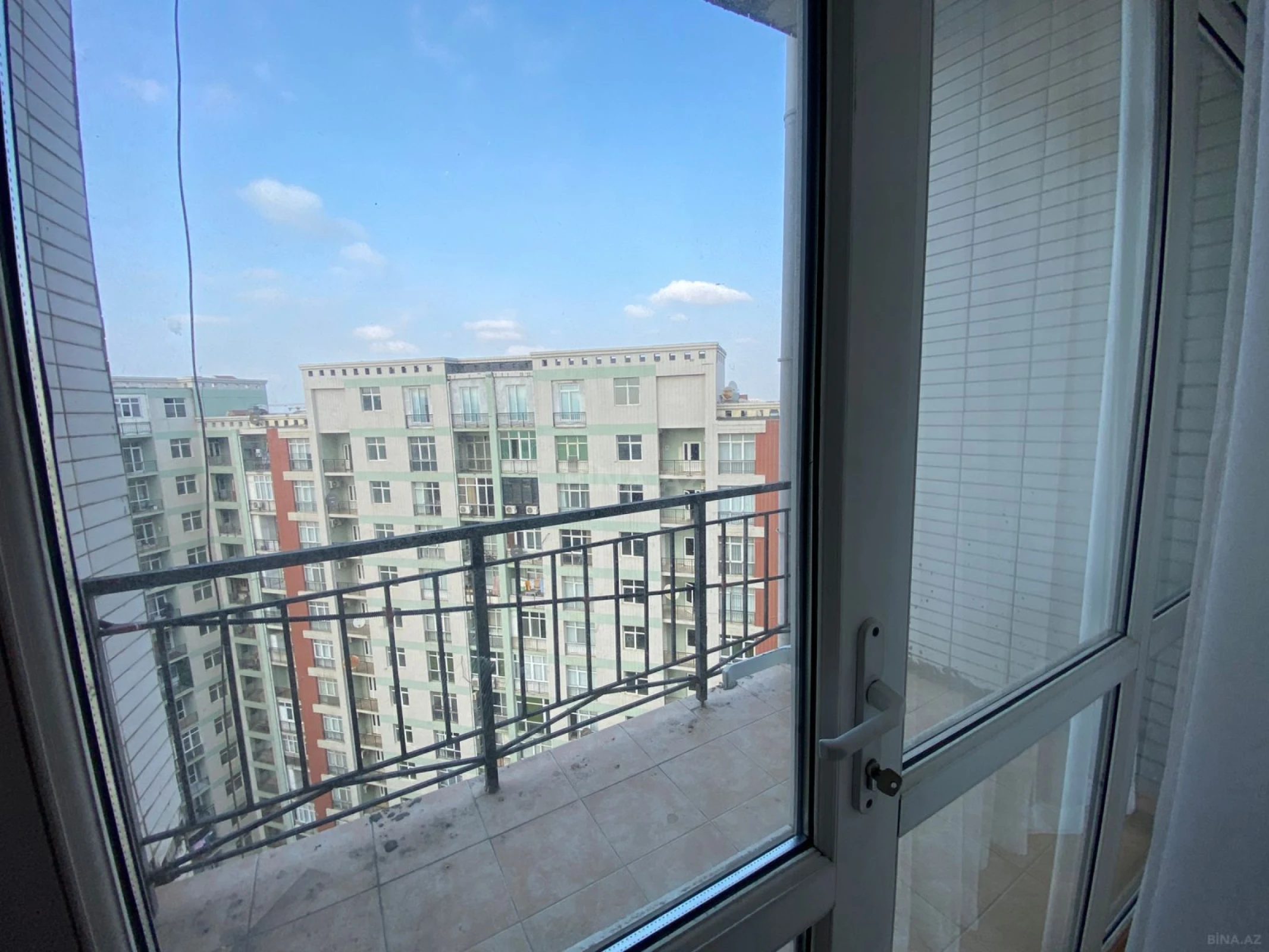 Satılır 2 otaqlı mənzil 92 m²
